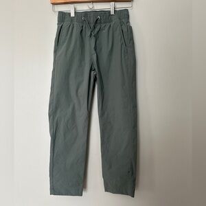 Gap Kids Drawstring Utility Pants in Olive Green size XL / 12